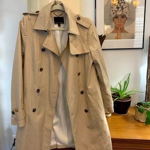 Like-new Fabulous Banana Republic Trench